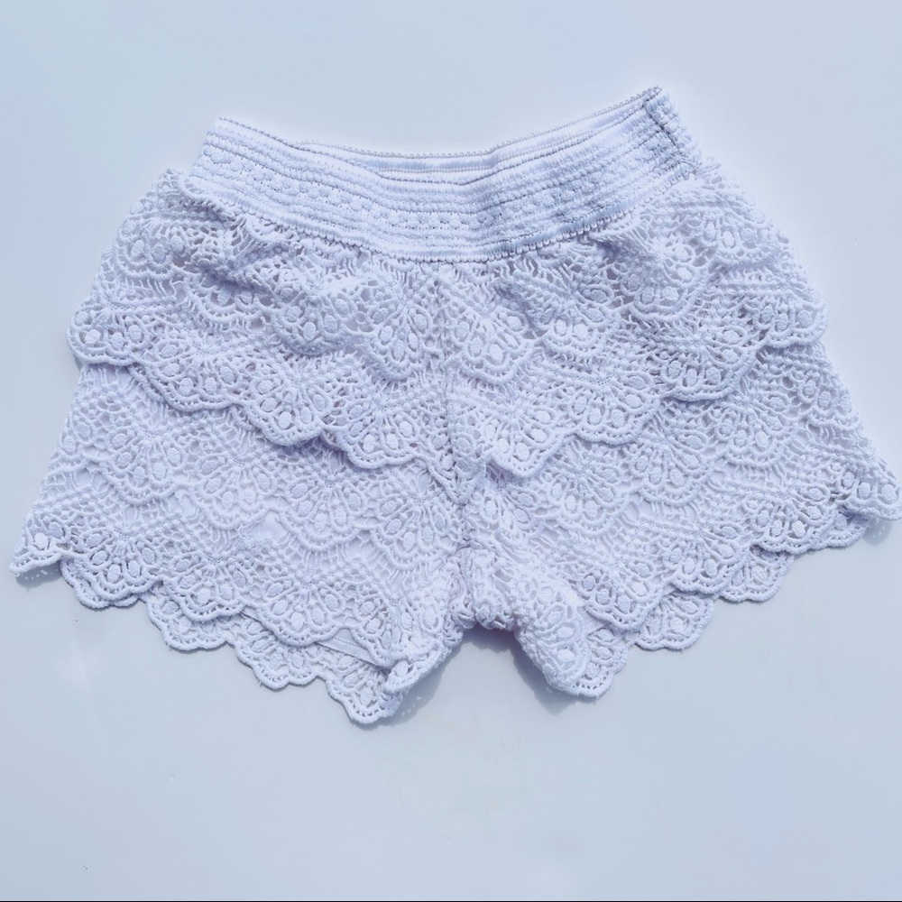 Girls white ruffle lace shorts elastic waist size 6/7 worn once